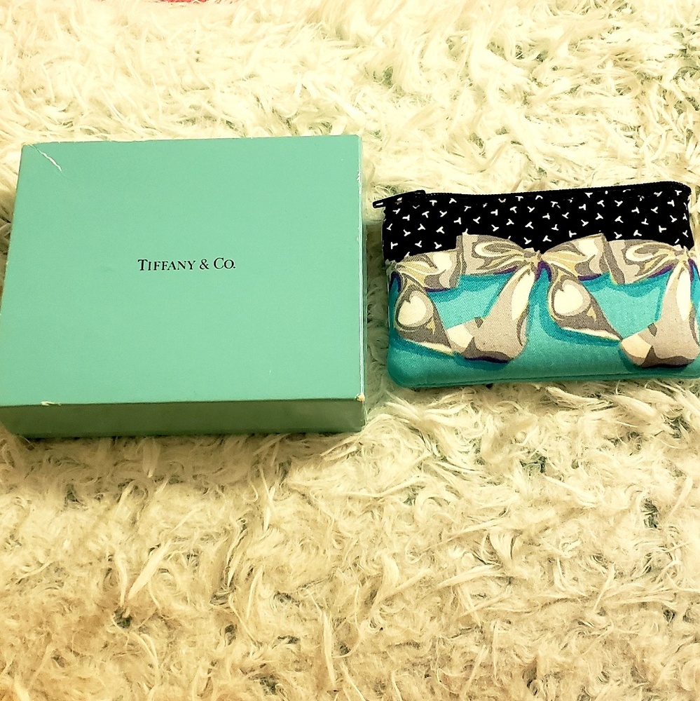 ADORABLE 100% ORIGINAL TIFFANY&CO COIN/CARD PURSE